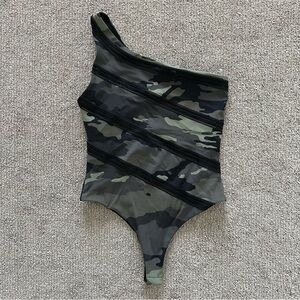 Victoria’s‎ Secret Sport Camo One-Shoulder Bodysuit XS